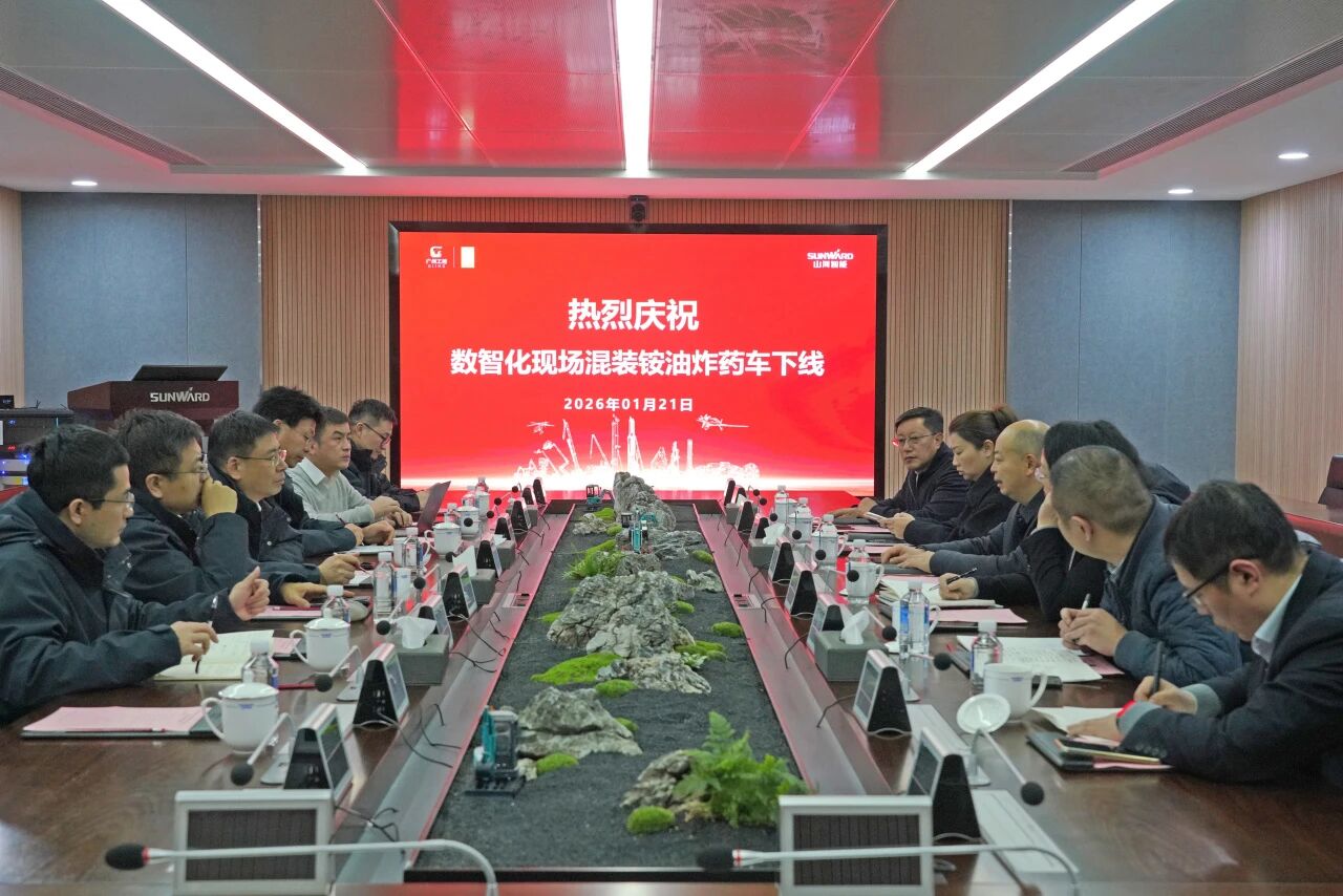 数智化现场混装铵油炸药车下线！必发智能与易普力携手共筑智能矿山新篇章